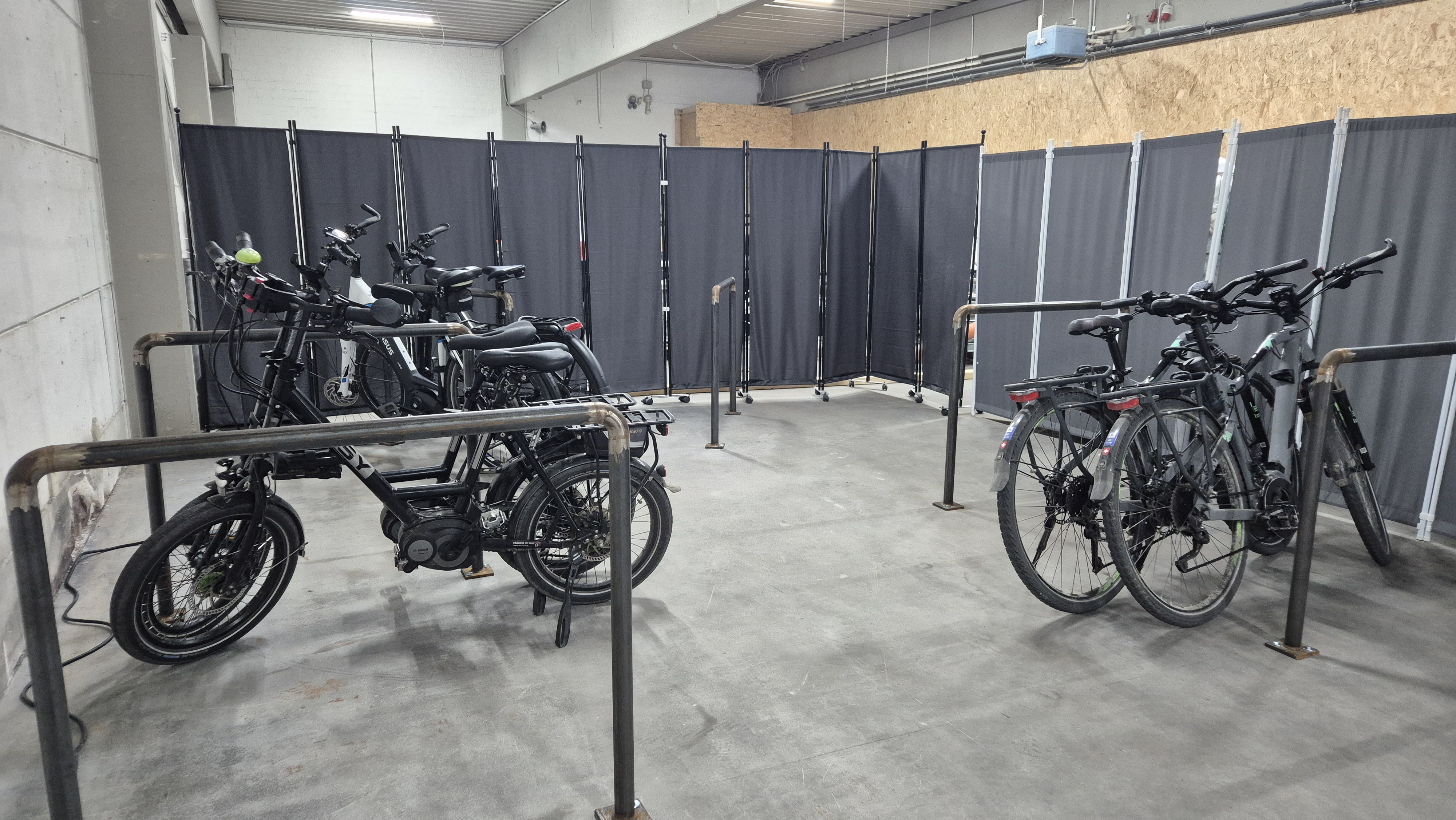 Fahrradgarage mit Fahrradwerkstatt im FairSchlafen Boutique Hotel