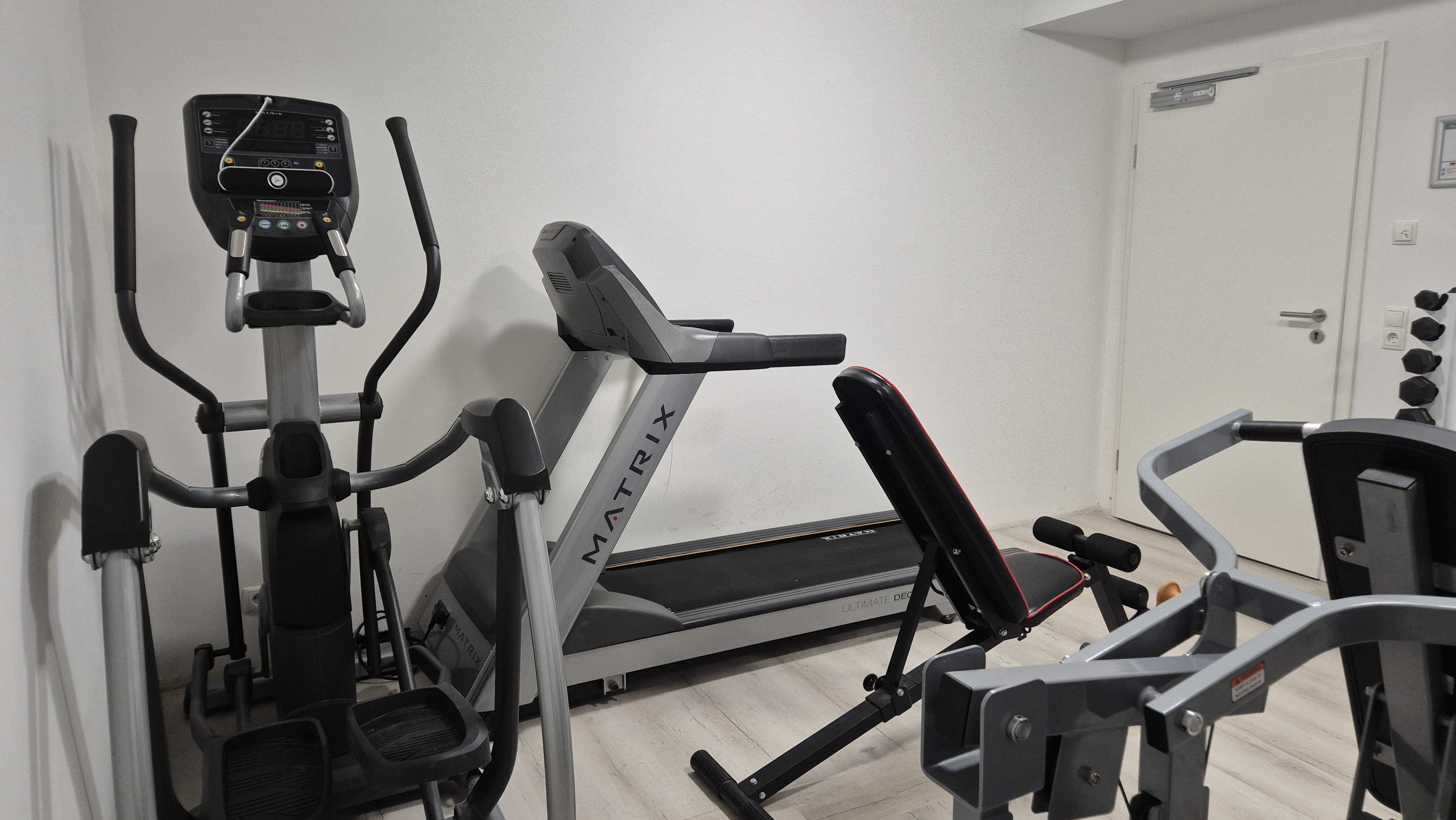 Fitnessraum mit Crosstrainer im FairSchlafen Boutique Hotel