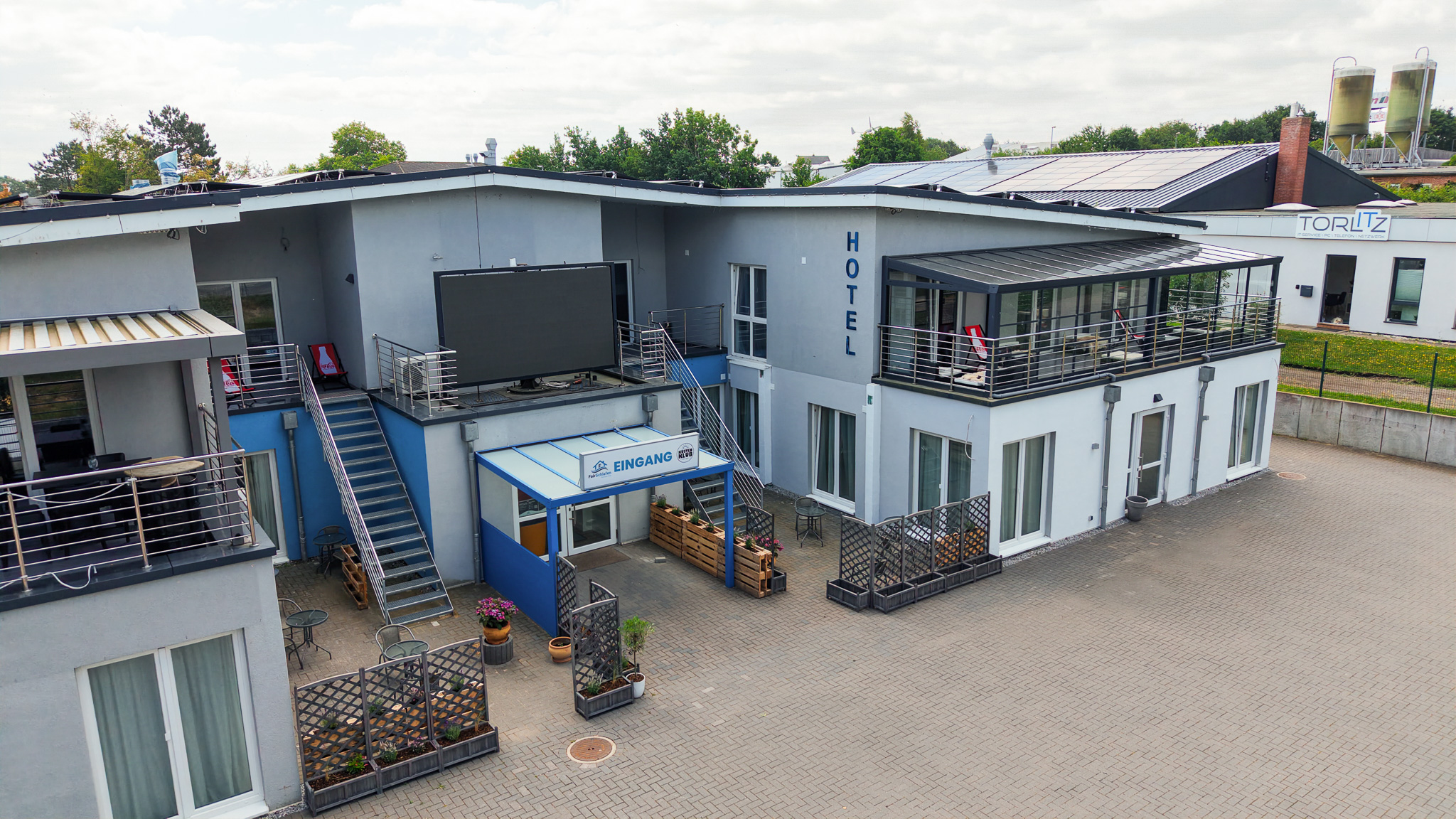 FairSchlafen Boutique Hotel – Eingang, Drohnenaufnahme in Neustadt in Holstein